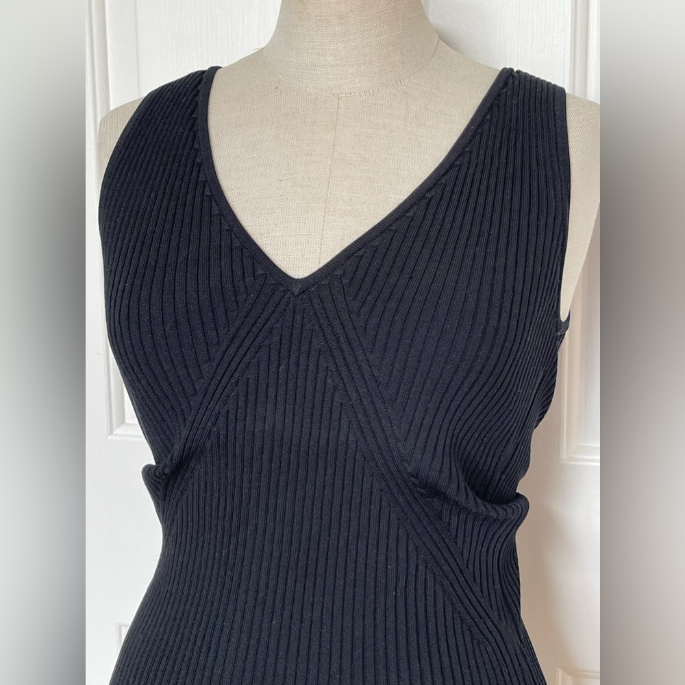 Knitted V-neck Black Tank Top